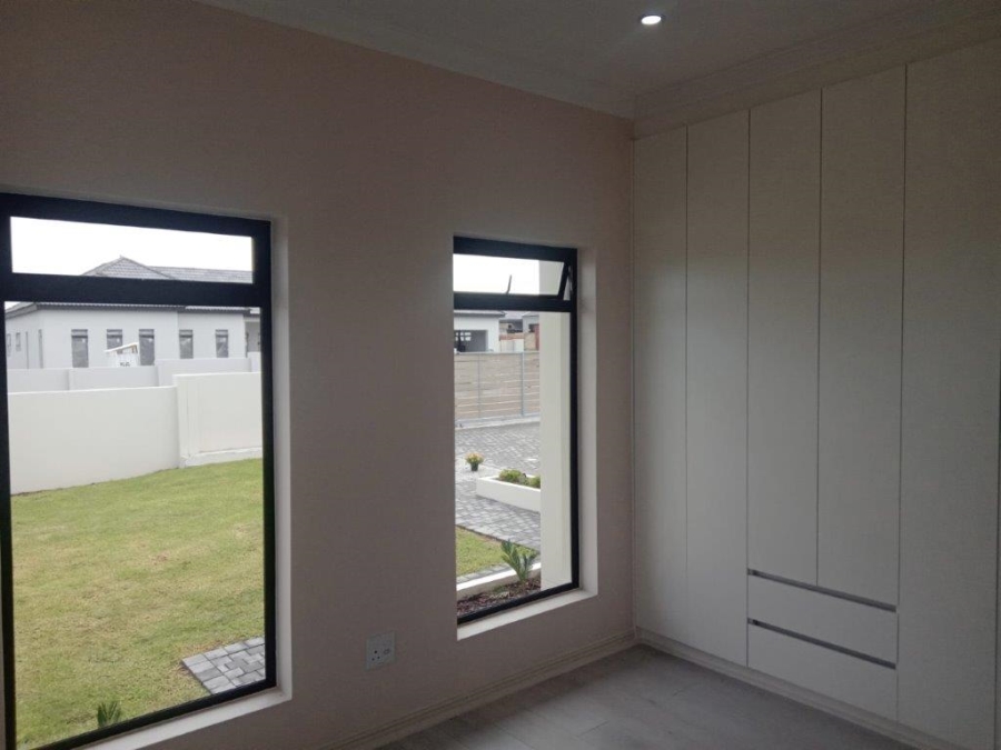 4 Bedroom Property for Sale in Wavecrest Eastern Cape